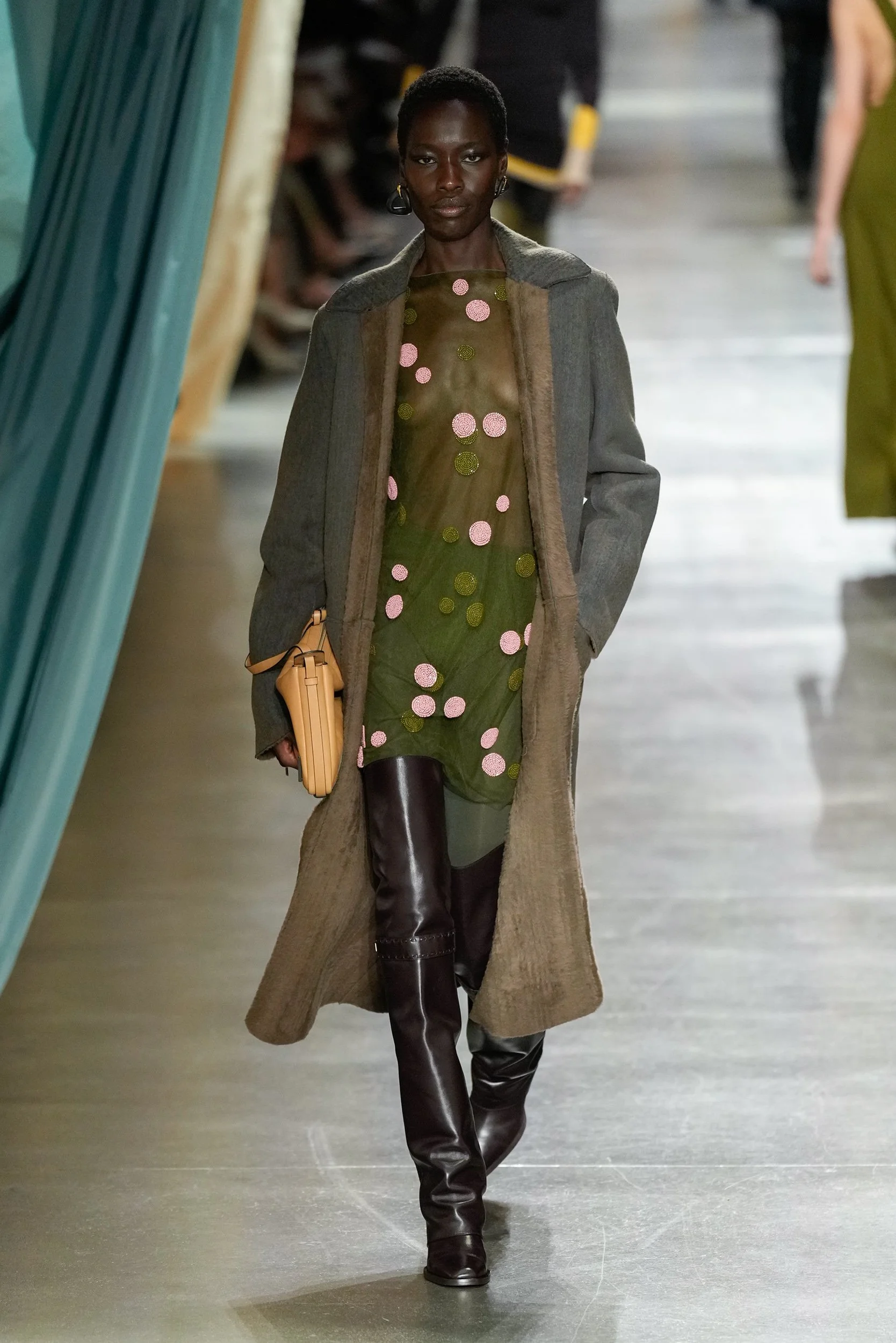 コート FENDI FW24 Mud leather coat (FPS841ARTZ F0TZ6) FENDI FW24 —